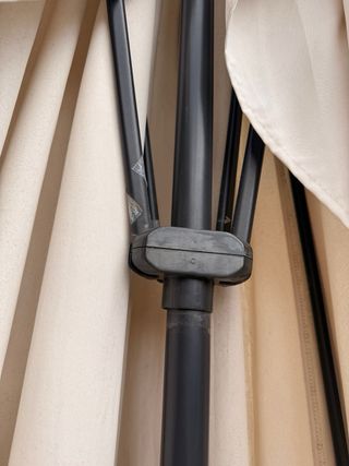 Sombrilla de terraza blanca