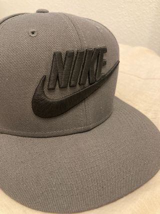 Gorra Nike Negra y Gris