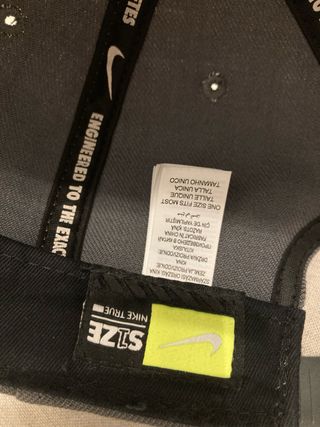 Gorra Nike Negra y Gris