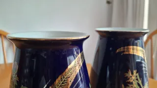 Juego de 2 jarrones de porcelana azul y oro