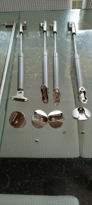 Tiradores y grifería para muebles