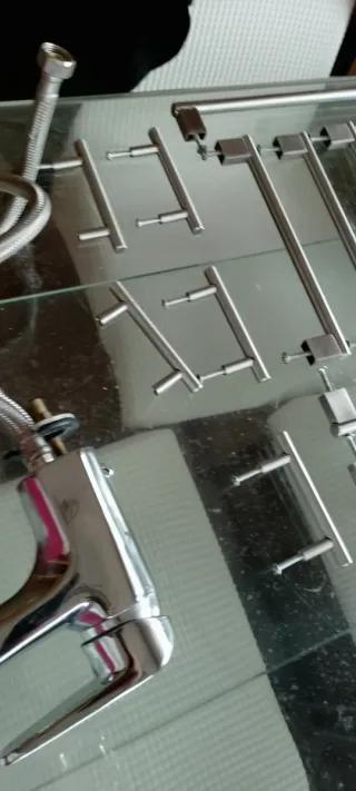 Tiradores y grifería para muebles