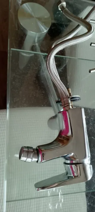 Tiradores y grifería para muebles