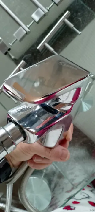 Tiradores y grifería para muebles