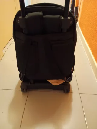 Mochila Reebok Negra con Ruedas.