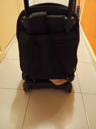 Mochila Reebok Negra con Ruedas.