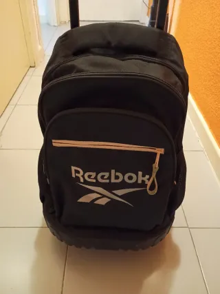 Mochila Reebok Negra con Ruedas.