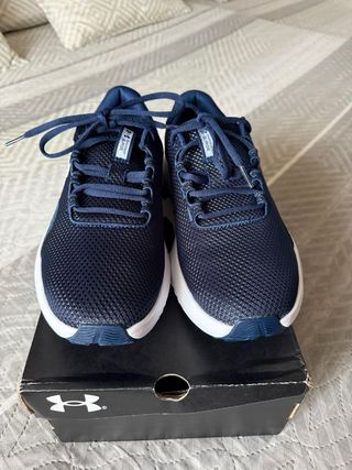 Botas Under Armour Azul y Blanco