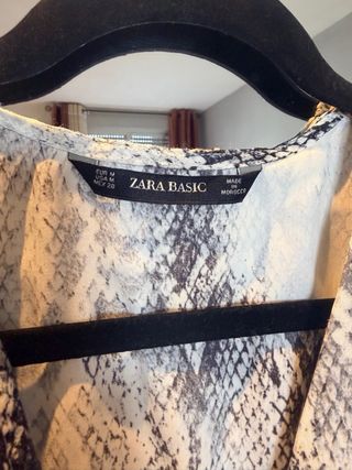 Vestido Zara estampado serpiente