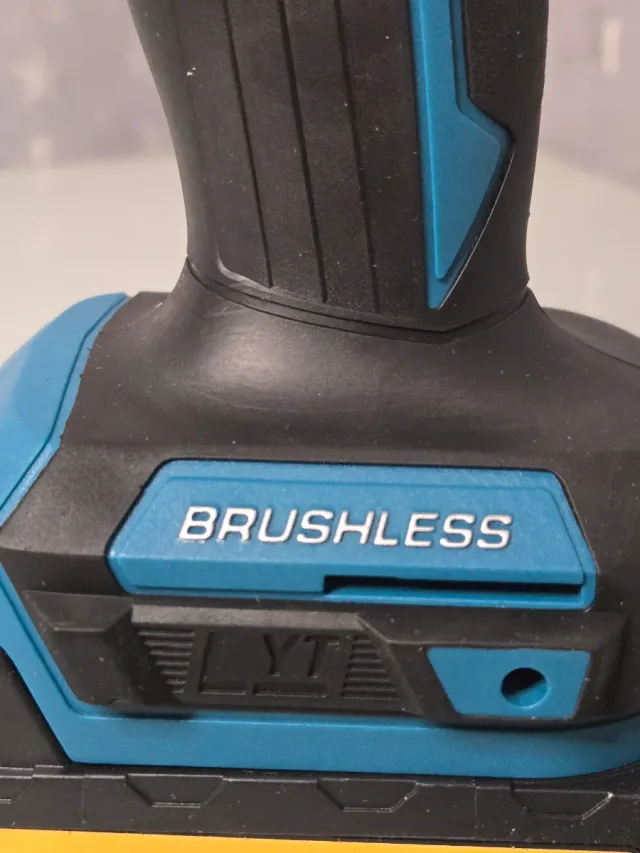 Taladro de impacto Gisam + 2 baterías y cargador