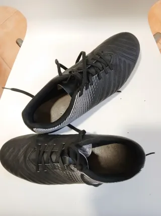 Zapatillas fútbol Kipsta Negras