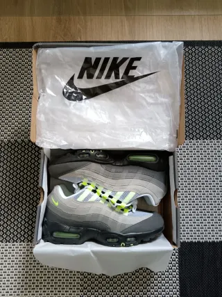 Nike Air Max 95 Gris y Verde