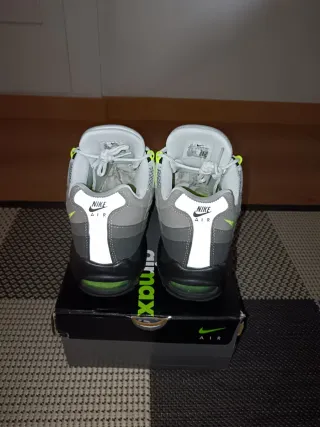 Nike Air Max 95 Gris y Verde