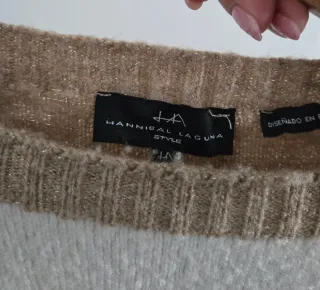 Jersey beige y blanco con diseño geométrico