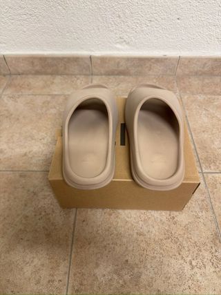 Chanclas Yeezy Slide Beige
