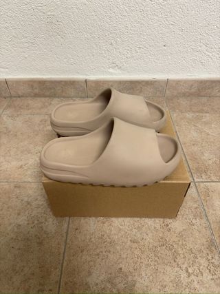 Chanclas Yeezy Slide Beige