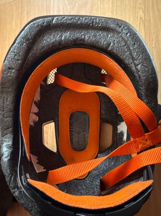 Casco de bici infantil naranja y negro talla s