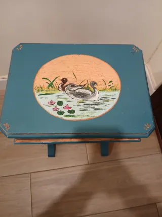 Costurero de madera pintado a mano