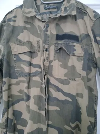 Camisa camuflaje Bershka juvenil