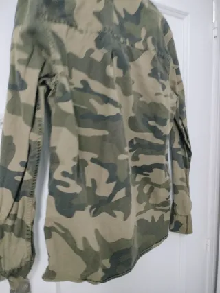 Camisa camuflaje Bershka juvenil
