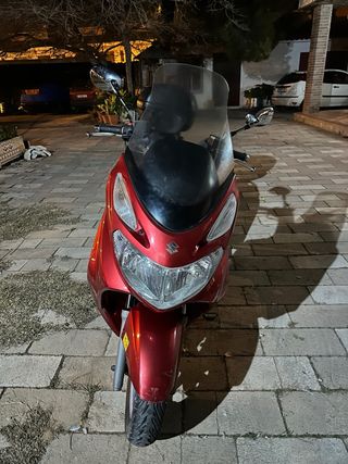 Suzuki Burgman Executive 150 Roja