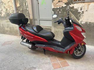 Suzuki Burgman Executive 150 Roja