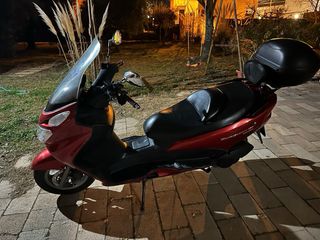 Suzuki Burgman Executive 150 Roja