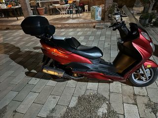 Suzuki Burgman Executive 150 Roja