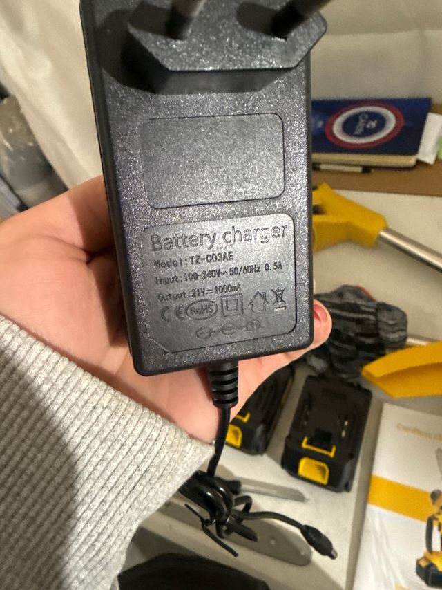 Mini motosierra telescópica batería 21V (podadora)