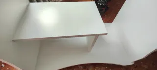 Escritorio blanco con ruedas