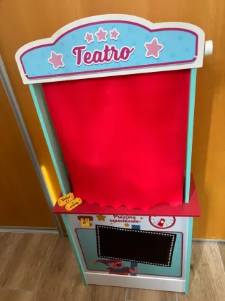 Mercado infantil con accesorios y complementos.