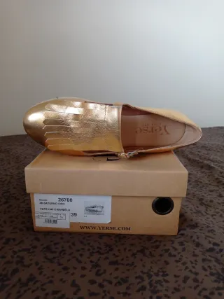 Zapatos dorados Yerse talla 39 Para entretiempo.