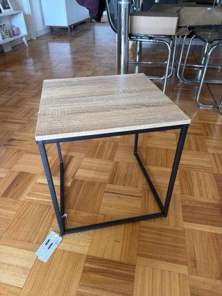 Mesa auxiliar cuadrada madera y metal