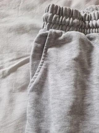 Pantalón jogger Stradivarius gris talla L