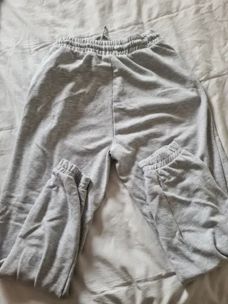 Pantalón jogger Stradivarius gris talla L