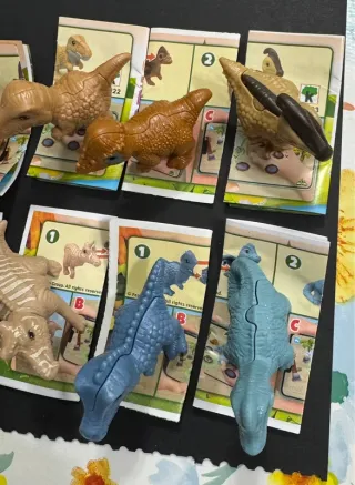 Colección Natoons Dinosaurios Dinos Huevo Kinder