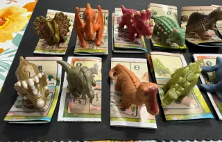 Colección Natoons Dinosaurios Dinos Huevo Kinder