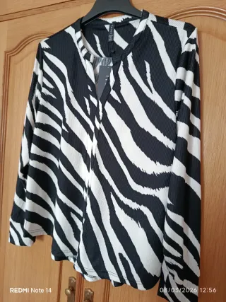 Blusa cebra manga larga.