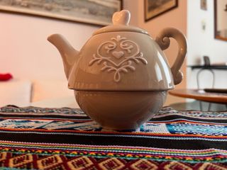 Servizio da tè in ceramica beige