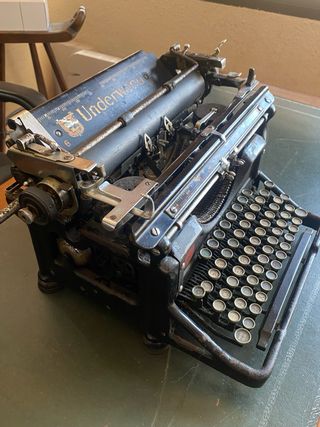 Máquina de escribir Underwood antigua