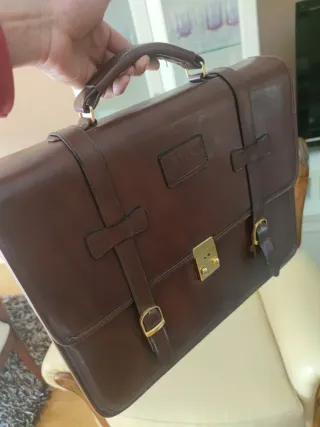 Maletín de piel marrón,italiano