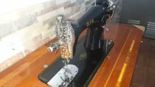 Máquina de coser antigua Alfa