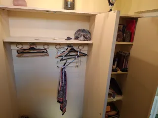 Armario vintage pintado a mano