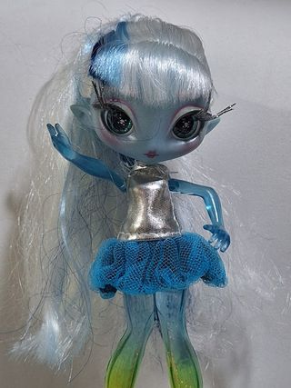 Muñeca Novi Stars Una Verse MGA