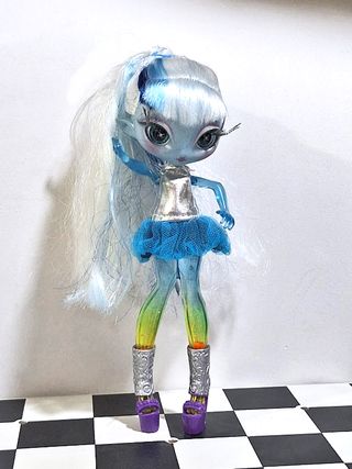 Muñeca Novi Stars Una Verse MGA