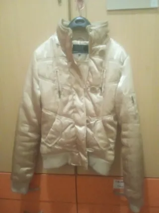 Cazadora acolchada dorada