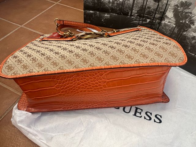 Bolso Shopping Guess Marrón y Naranja
