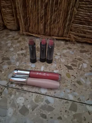 Caja,eyelirens,goloses,pintalabios,sacapuntas