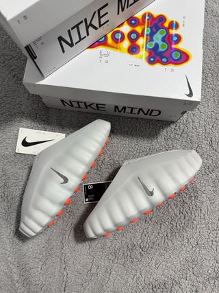 Nike Mind 001