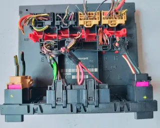 Caja Fusibles y relés W Passat 3C0 937 049 AJ